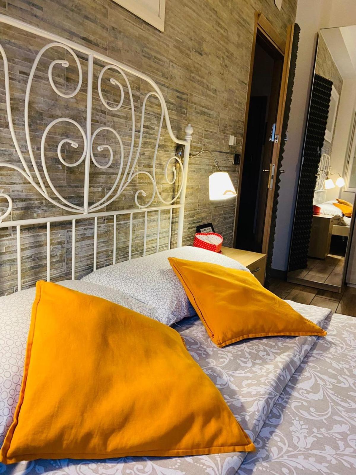 Europe Station Rooms Parma Eksteriør billede