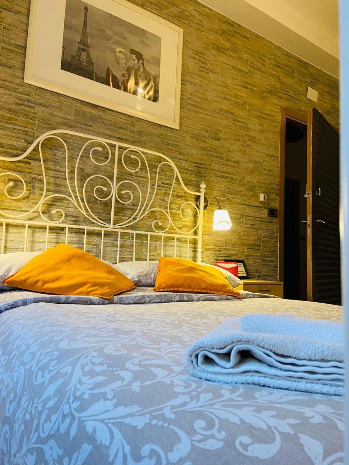 Europe Station Rooms Parma Eksteriør billede